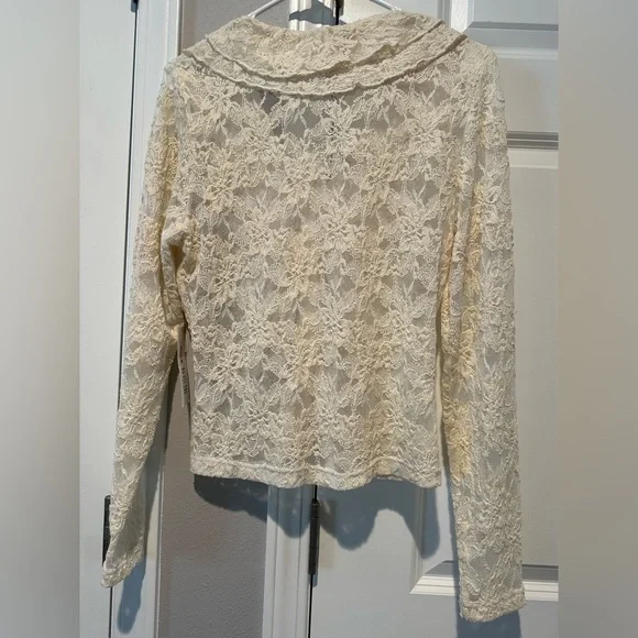 NWT: BARDOT LACE RUFFLE TOP. Size Large. - Picture 5 of 6